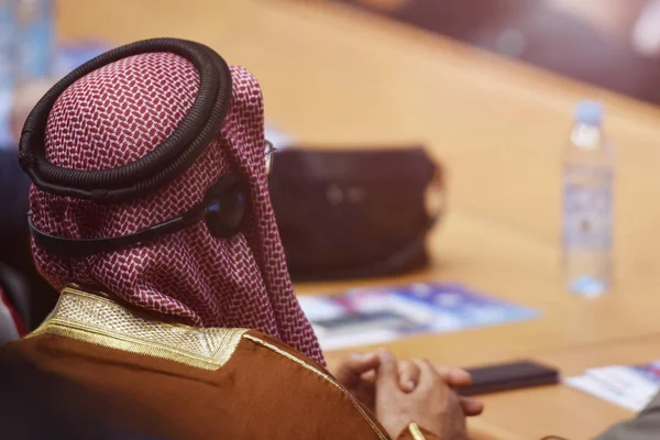 Zakelijke bijeenkomst en presentatie, Arabisch zakenman — Stockfoto