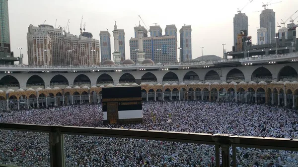 MECCA, SAUDI ARABIA, settembre 2016 - Pellegrini musulmani da tutte le parti — Foto Stock