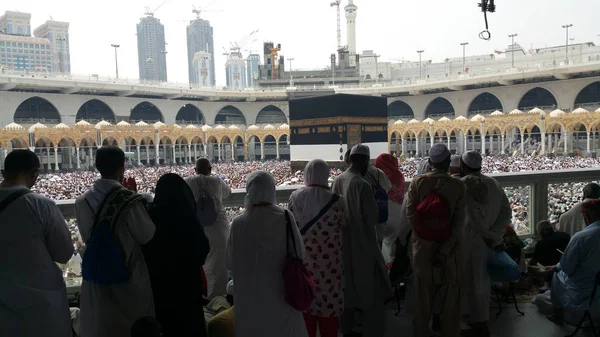 MECCA, ARABIA SAUDITA, septiembre 2016 - peregrinos musulmanes de todos o —  Fotos de Stock