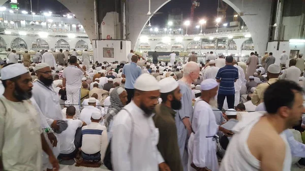 MECCA, ARABIA SAUDITA, septiembre 2016 - peregrinos musulmanes de todos o —  Fotos de Stock