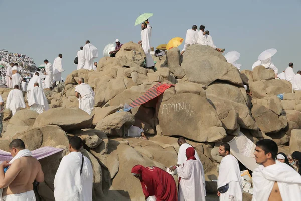 MECCA, SAUDI ARABIA, sSeptember 2016., Muslims at Mount Arafat (o — стоковое фото