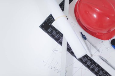 Mimari ofis masası, inşaat aletleriyle dolu masa masası.