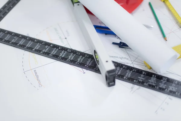 Mesa de escritório de arquitetura, mesa de mesa com ferramentas de construção, r — Fotografia de Stock