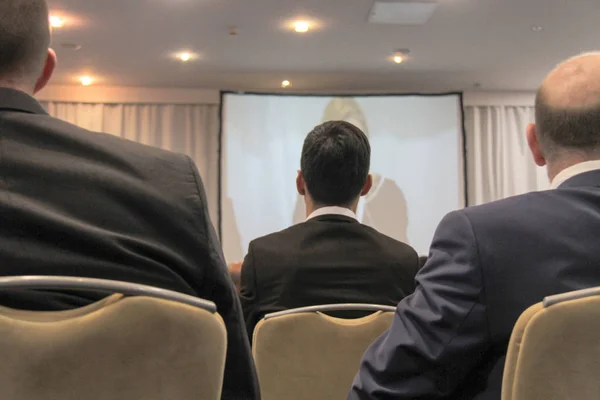 Empresarios Durante Sesión Videoconferencia Sala Conferencias Sala —  Fotos de Stock