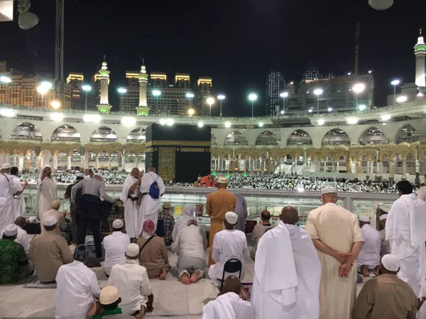 MECCA, SAUDI ARABIA, sSeptember 2016., Muslims at Mount Arafat (o — стоковое фото