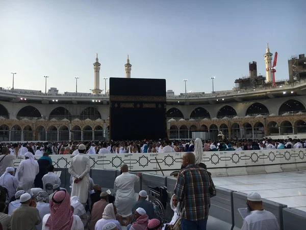 Mecca, Saudi Arabia, september 2016. - Мусульмани біля гори Арафат (o. — стокове фото
