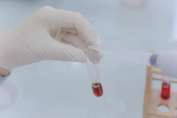 Young male student scientist working at lab with test tubes, tes — Stock Photo, Image