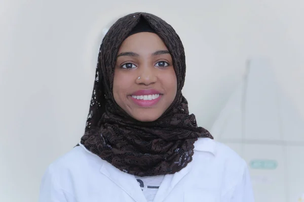 Young female african scientist looking at camera and smilling. — Stock Photo, Image