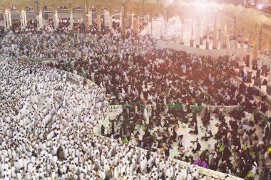 Arka planda film alkışlaması ve düzenleme odası