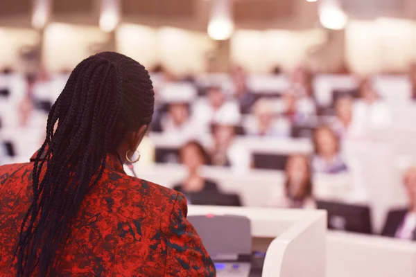 Leader African business woman representing model of economic dev — Stock Photo, Image