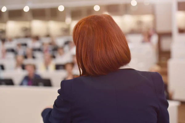 Business woman speaking at Conference. Audience at the conferenc — Stock Photo, Image