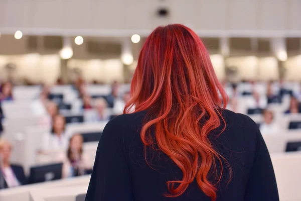 Business woman as leader speaking at Conference. Audience at the — Stock Photo, Image