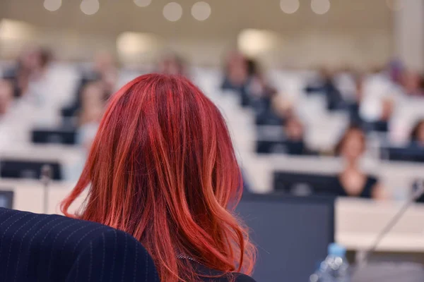 Business woman as leader speaking at Conference. Audience at the — Stock Photo, Image