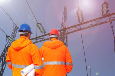 Alt merkezde iki elektrik mühendisi var.
