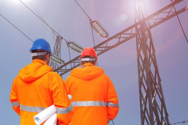 Alt merkezde iki elektrik mühendisi var.