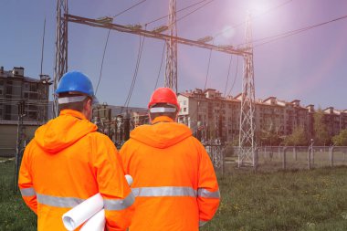 Alt merkezde iki elektrik mühendisi var.