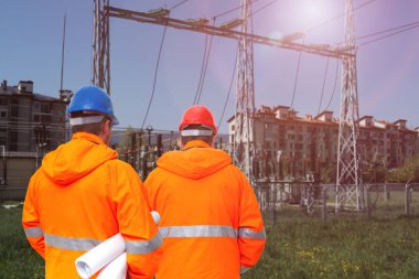 Alt merkezde iki elektrik mühendisi var.