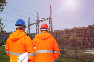 Alt merkezde iki elektrik mühendisi var.