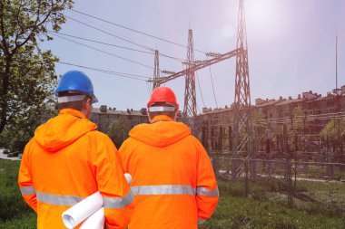 Alt merkezde iki elektrik mühendisi var.