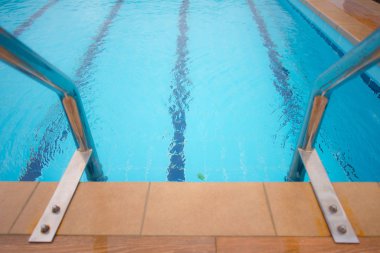 Çatıda küçük bir yüzme havuzu, özel modern villa evi.