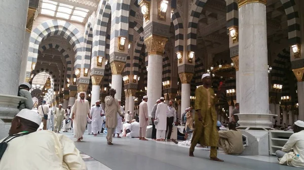 Medyna, Arabia Saudyjska, wrzesień 2016 Masjid (Meczet) Nabawi — Zdjęcie stockowe