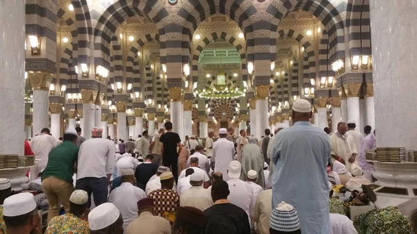 Medyna, Arabia Saudyjska, wrzesień 2016 Masjid (Meczet) Nabawi — Zdjęcie stockowe