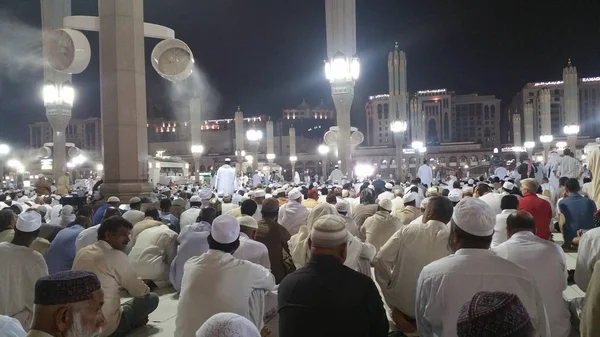 Medyna, Arabia Saudyjska, wrzesień 2016 Masjid (Meczet) Nabawi — Zdjęcie stockowe