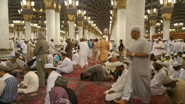 Al Madinah, Saoedi-Arabië, september 2016 Masjid (moskee) Nabawi — Stockfoto