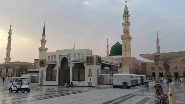 Al Madinah, Arabia Saudita, septiembre 2016 masjid (mezquita) nabawi —  Fotos de Stock