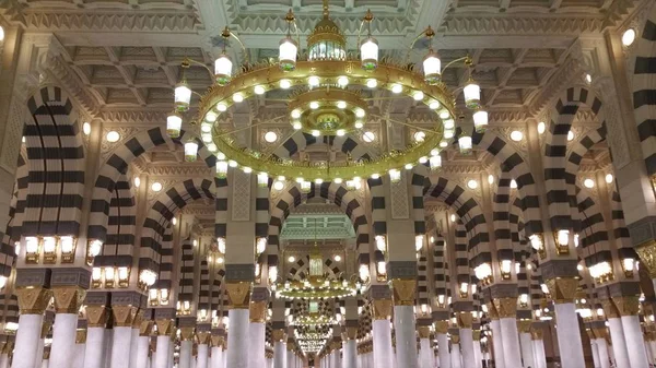 Al Madinah, Szaúd-Arábia, szeptember 2016 Masjid (mecset) nabawi — Stock Fotó