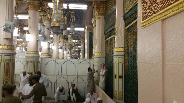 Medyna, Arabia Saudyjska, wrzesień 2016 Masjid (Meczet) Nabawi — Zdjęcie stockowe