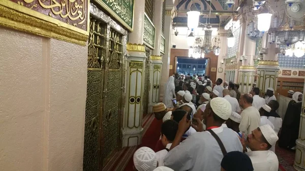 Al Madinah, Saudiarabien, september 2016 Masjid (moské) Nabawi — Stockfoto