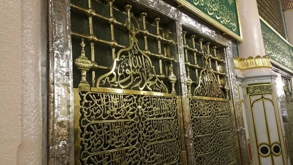 Al Madinah, Saudiarabien, september 2016 Masjid (moské) Nabawi — Stockfoto