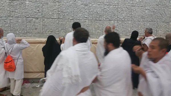 Mecka, Saudiarabien, September 2016., Muslimska pilgrimer gå till pe — Stockfoto