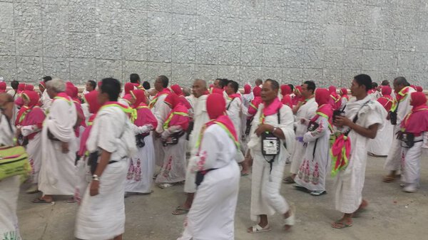 Mecca, Saudi Arabia, september 2016., Muslim pilgrims walk to pe