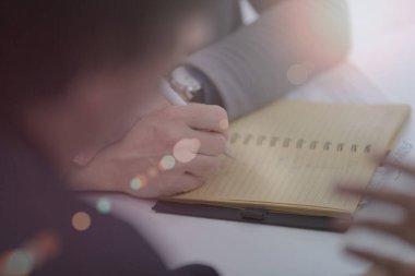 Girişim İşletmeleri Atölyesi Üzerinde Beyin Fırtınası Yapıyor