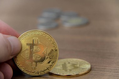 Bitcoin, Dijital Kripto Para - Bitcoin sembollü altın para