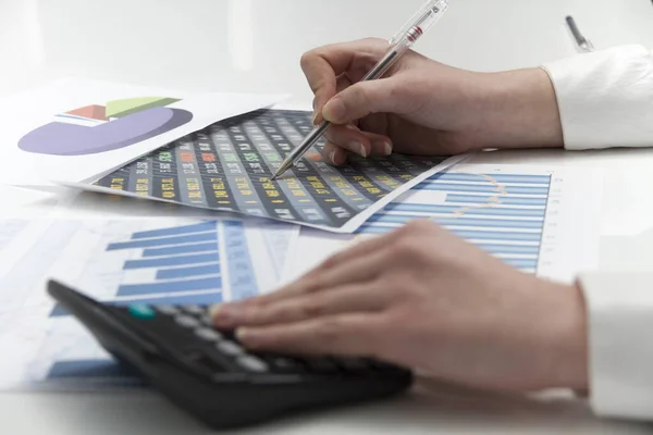 Young businesswoman calculating financial documents — Stock Photo, Image