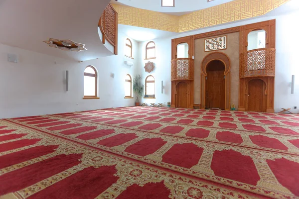 Omer ibn Hattab mosque in Sarajevo, Bosnia and Herzegovina, int — 스톡 사진