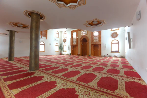 Omer ibn Hattab mosque in Sarajevo, Bosnia and Herzegovina, int — 스톡 사진