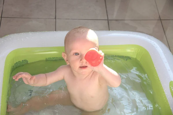 Beautiful one year baby boy playing in the swimming pool — 스톡 사진