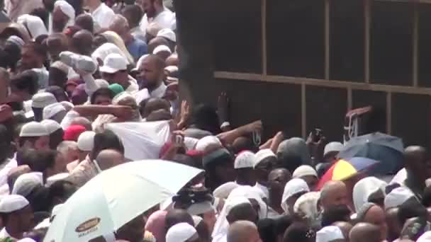 MECCA, SAUDI ARABIA, September 2016 Peziarah Muslim dari seluruh dunia berkumpul untuk melakukan Umrah atau Haji di Masjid Haram di Mekkah . — Stok Video