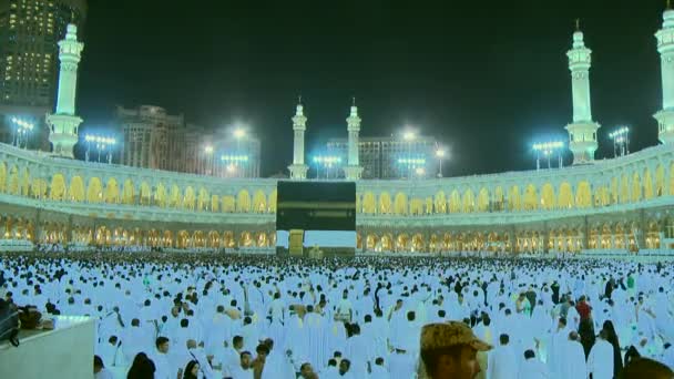 メッカ, サウジアラビア、2016 年 9 月 - 世界中からイスラム教徒の巡礼者がメッカの Umrah またはハラム ・ モスクでメッカ巡礼を実行する収集. — ストック動画