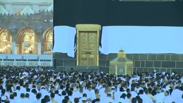 Mecca, Saudi-Arabië, September 2016 - moslim pelgrims van over de hele wereld verzameld of uit te voeren Umrah Hajj in de moskee Haram in Mekka. — Stockvideo