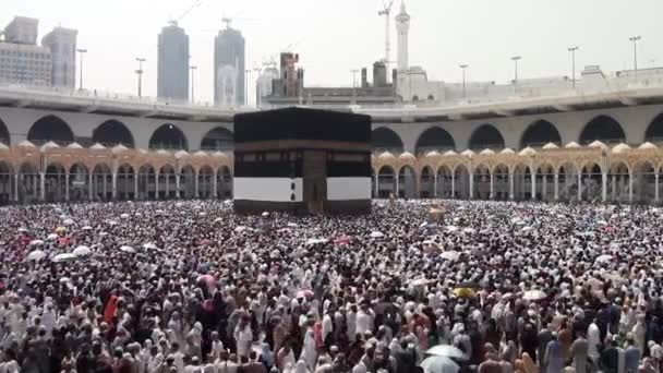 Mecca, Saudi-Arabië, September 2016 - moslim pelgrims van over de hele wereld verzameld of uit te voeren Umrah Hajj in de moskee Haram in Mekka. — Stockvideo