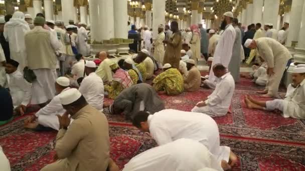 メッカ, サウジアラビア、2016 年 9 月 - 世界中からイスラム教徒の巡礼者がメッカの Umrah またはハラム ・ モスクでメッカ巡礼を実行する収集. — ストック動画