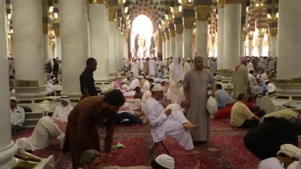 Mekke, Suudi Arabistan, Eylül 2016 - Umre veya Haram cami de hac Mekke gerçekleştirmek için toplanan dünyanın dört bir yanından gelen Müslüman Hacı. — Stok video