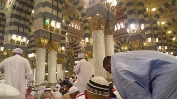 메카, 사우디 아라비아, 9 월 2016-전 람 모스크에 메카 또는 Umrah 메카에서 수행 하기 위해 모인 세계에서 회교도 순례자. — 비디오