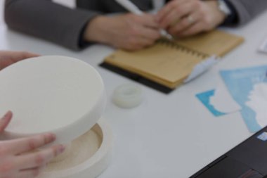 Girişim İşletmeleri Atölyesi Üzerinde Beyin Fırtınası Yapıyor