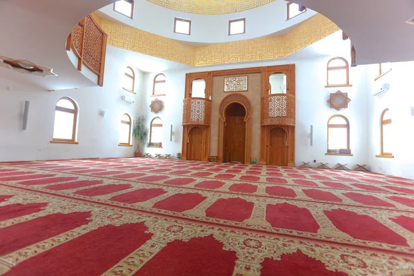 Omer ibn Hattab mosque in Sarajevo, Bosnia and Herzegovina, int — 스톡 사진